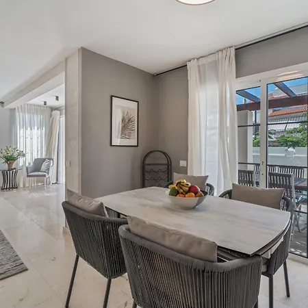 La Caleta Seaside With Pool Villa *