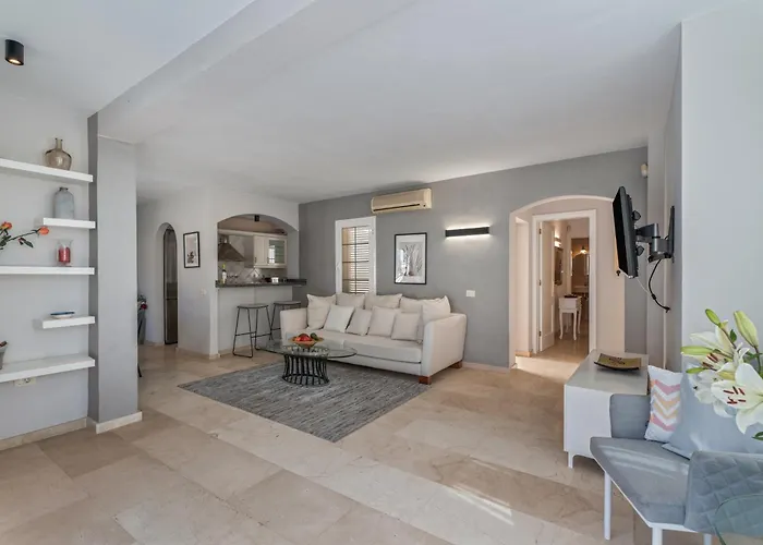 La Caleta Seaside With Pool Villa *