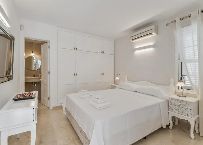 La Caleta Seaside With Pool Villa *