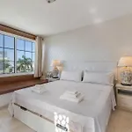 La Caleta Seaside With Pool أذيخي