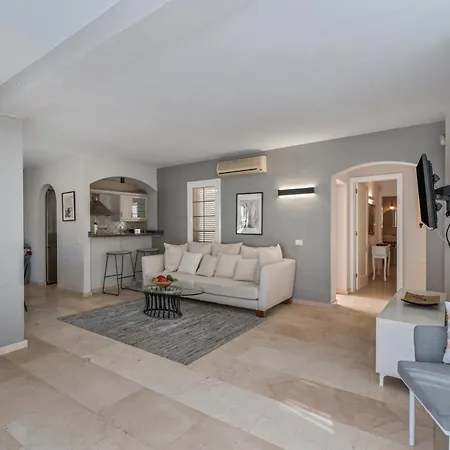 La Caleta Seaside With Pool Villa *