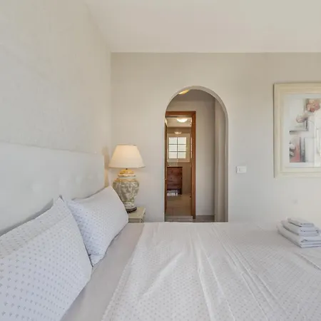 La Caleta Seaside With Pool Villa *