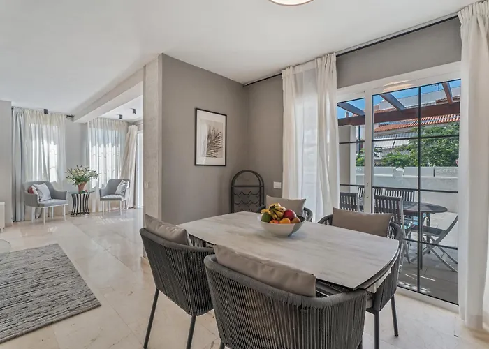 La Caleta Seaside With Pool Villa *