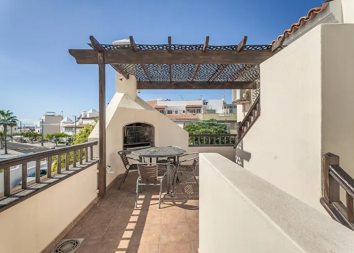 La Caleta Seaside With Pool Адехе